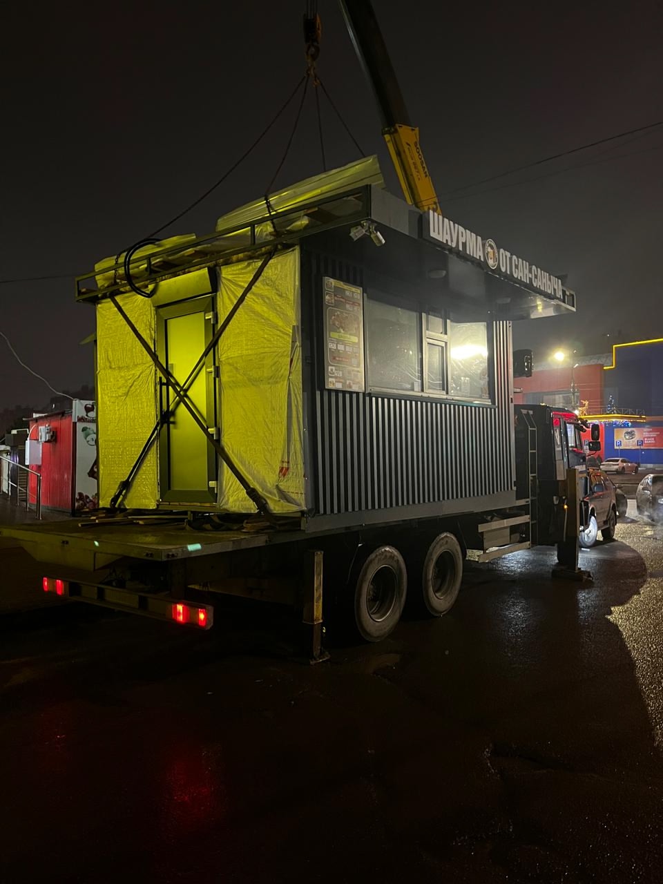 Перевозка павильона в Курске: сняли, перевезли и поставили за одну смену